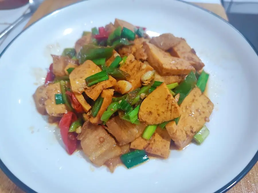 Stir-fried pork with fragrant dry and home-cooked meals step 0