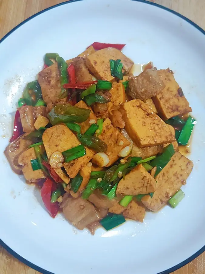 Stir-fried pork with fragrant dry and home-cooked meals