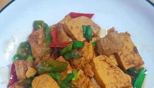 Stir-fried pork with fragrant dry and home-cooked meals