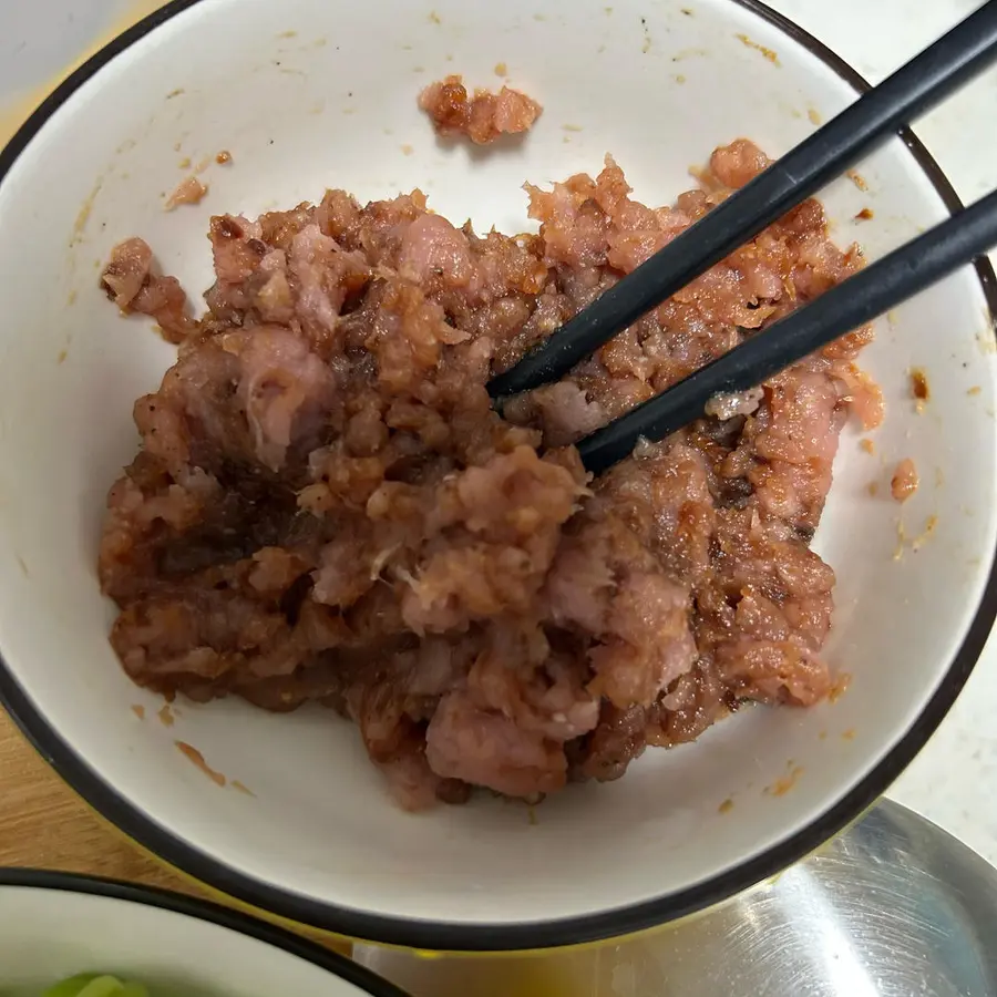 Home-cooked fried pork with beans step 0