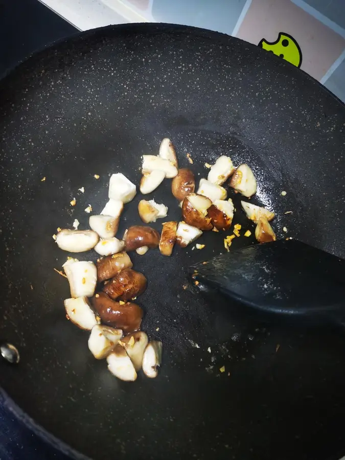 Home-cooked stir-fried greens with shiitake mushrooms step 0