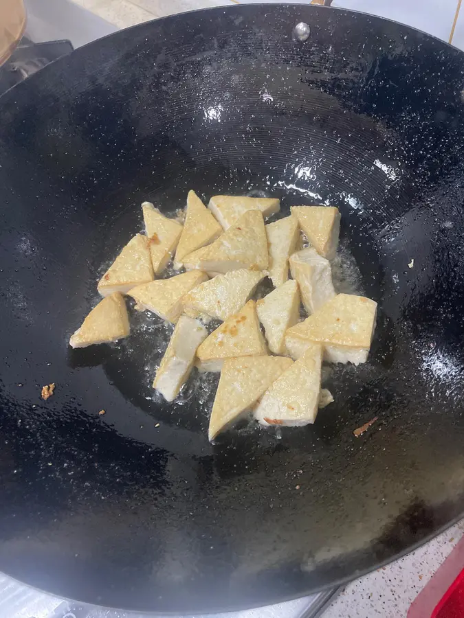 Jiangxi home cooking|fried tofu step 0