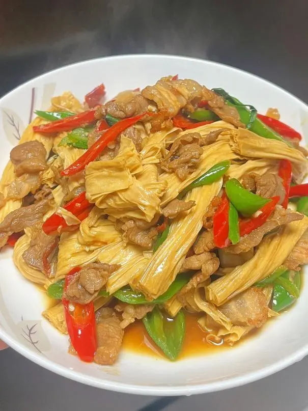 Stir-fried pork with yuba