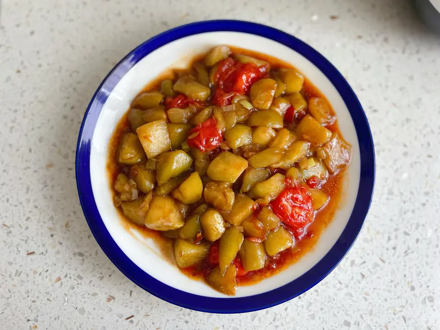 Roasted eggplant with tomatoes (home cooking)