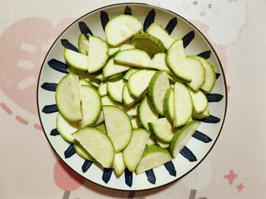 [Stir-fried shrimp with zucchini] is a simple and fast home-cooked dish, and it is easy for novices to make step 0