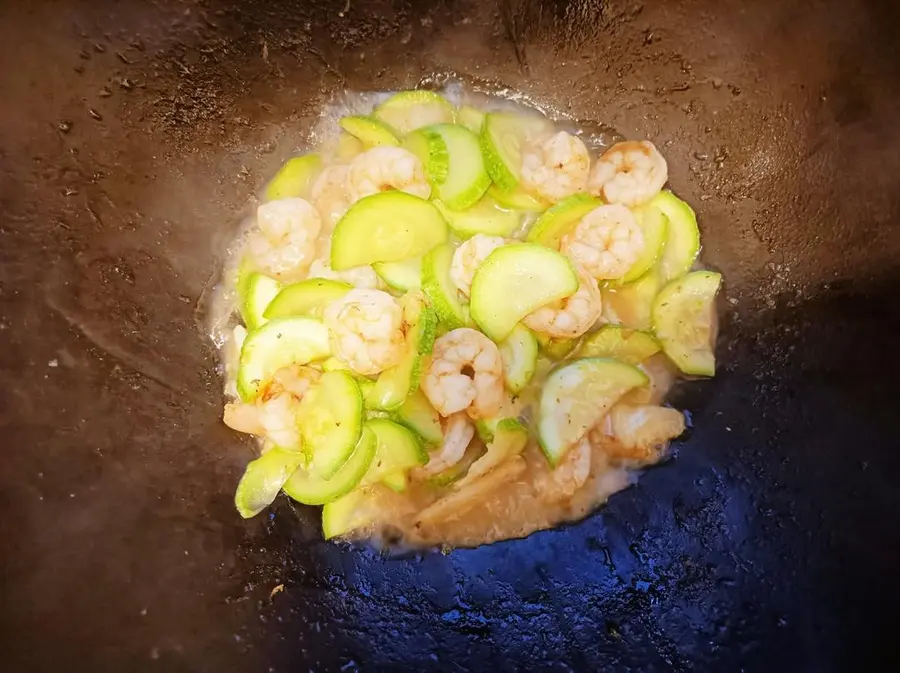 [Stir-fried shrimp with zucchini] is a simple and fast home-cooked dish, and it is easy for novices to make step 0