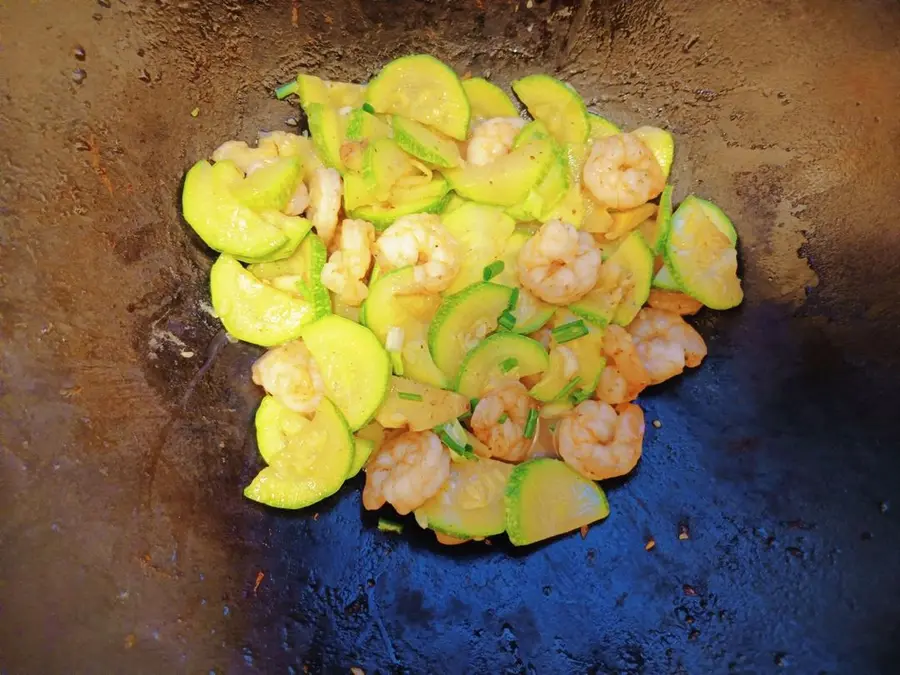 [Stir-fried shrimp with zucchini] is a simple and fast home-cooked dish, and it is easy for novices to make step 0