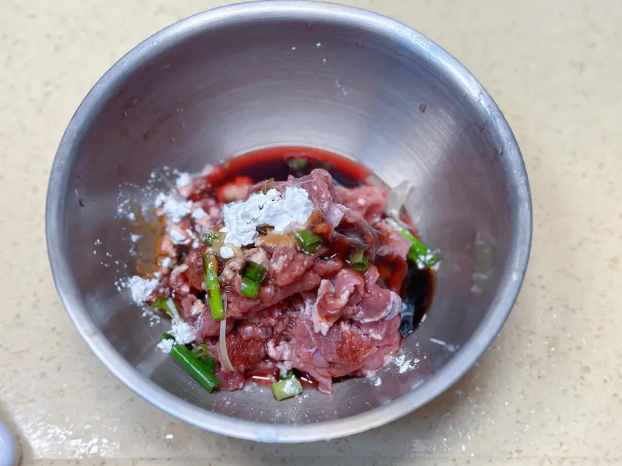 Stir-fried beef with garlic and moss, a Cantonese home-cooked  dish with giant rice, and first-class bibimbap step 0