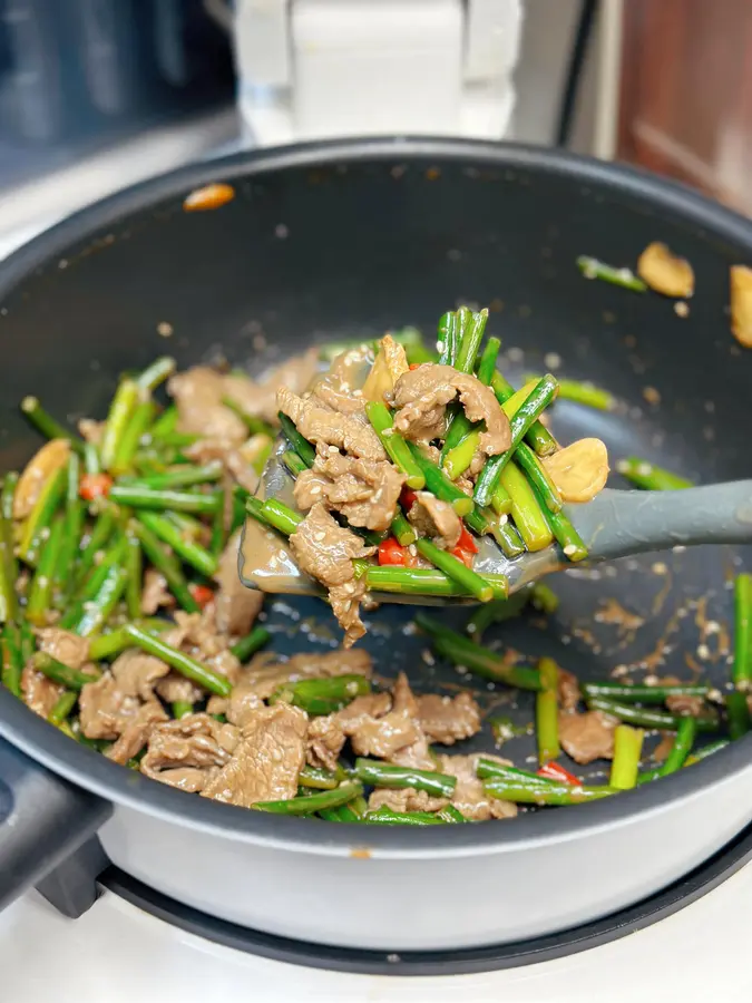 Stir-fried beef with garlic and moss, a Cantonese home-cooked  dish with giant rice, and first-class bibimbap step 0