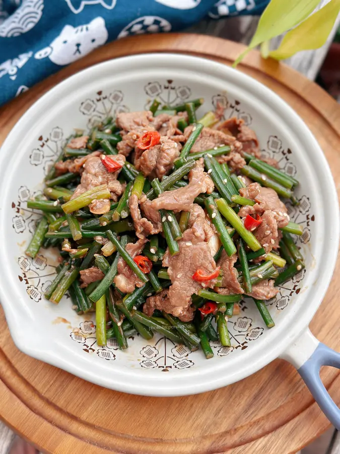 Stir-fried beef with garlic and moss, a Cantonese home-cooked  dish with giant rice, and first-class bibimbap step 0