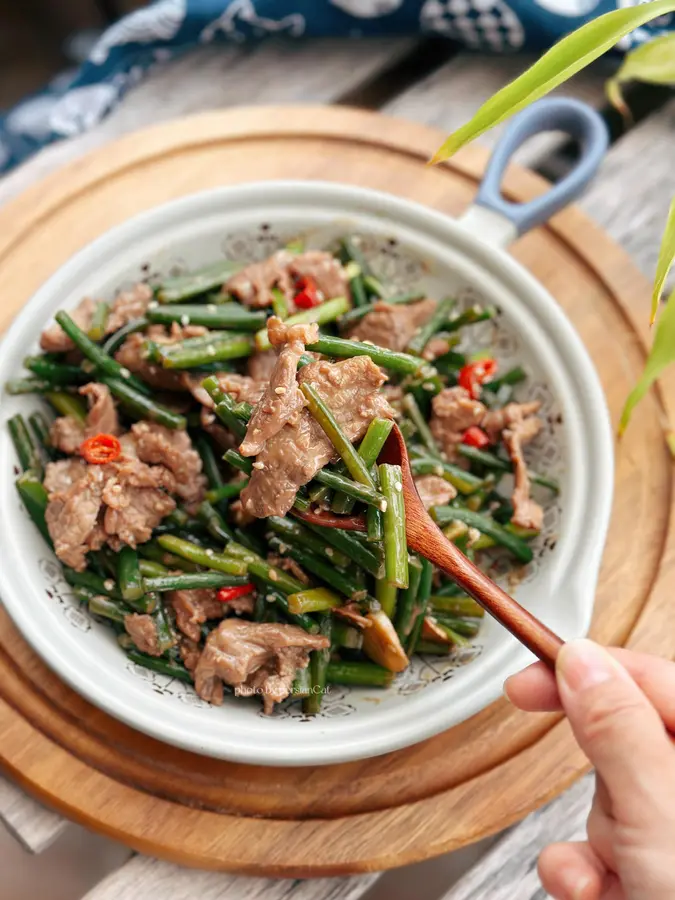 Stir-fried beef with garlic and moss, a Cantonese home-cooked  dish with giant rice, and first-class bibimbap step 0