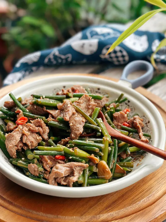 Stir-fried beef with garlic and moss, a Cantonese home-cooked  dish with giant rice, and first-class bibimbap step 0