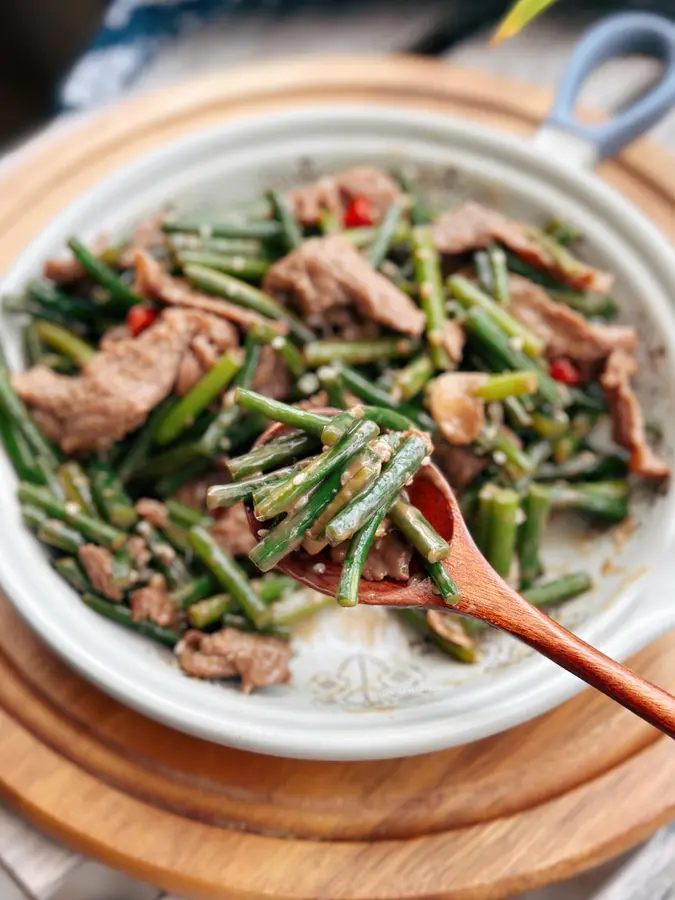 Stir-fried beef with garlic and moss, a Cantonese home-cooked  dish with giant rice, and first-class bibimbap step 0