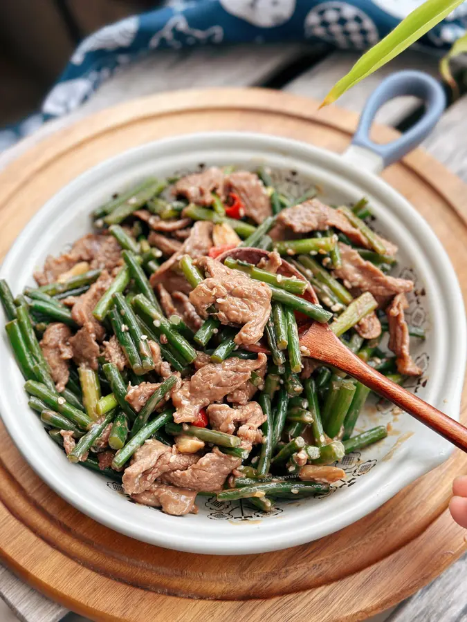 Stir-fried beef with garlic and moss, a Cantonese home-cooked  dish with giant rice, and first-class bibimbap step 0