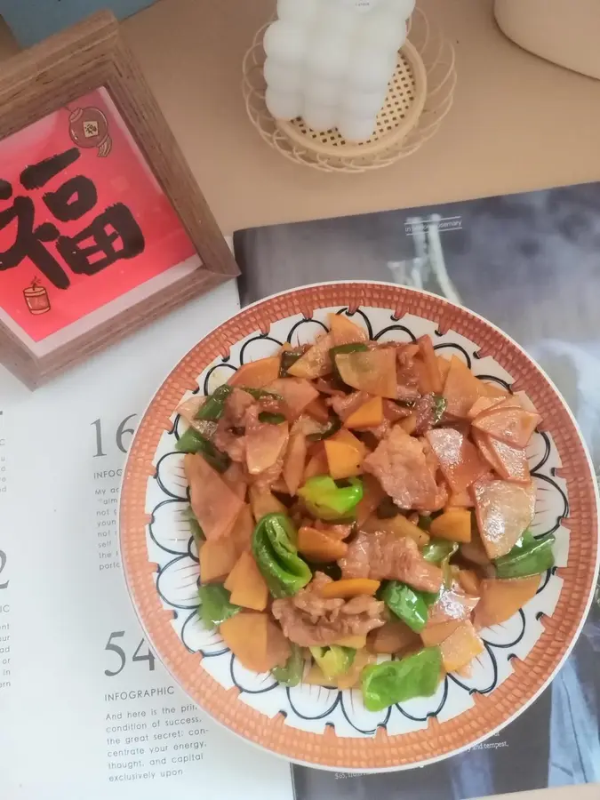 Eat a home-cooked dish that you don't get tired of - stir-fried pork slices with potatoes and spicy step 0