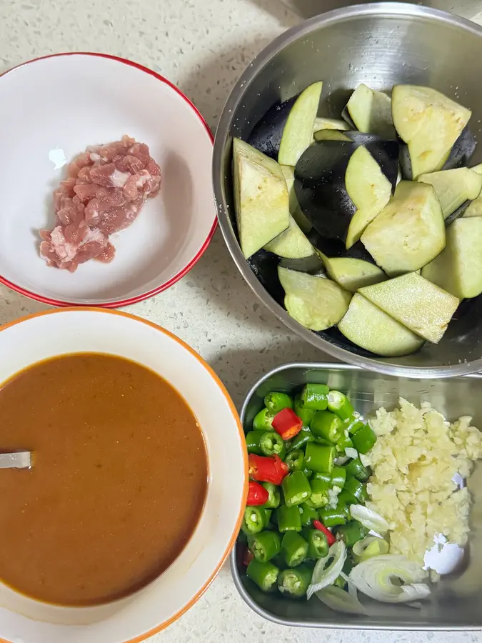 Home cooked minced meat and  eggplant step 0