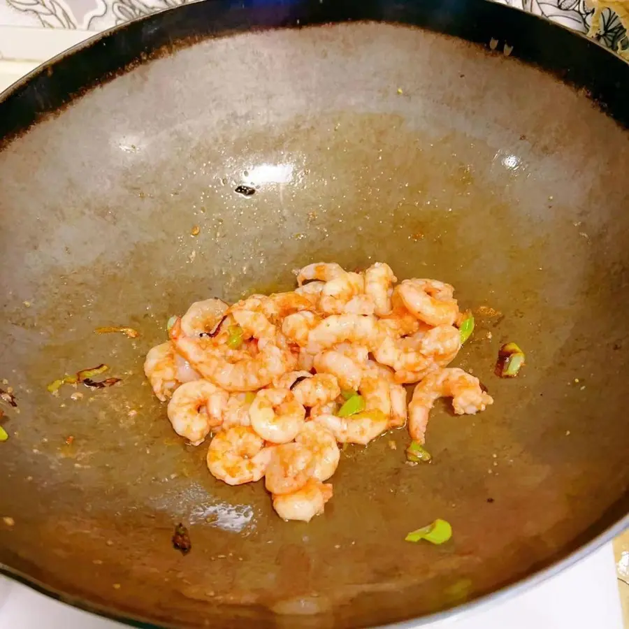 Stir-fried shrimp with  cucumber (cherry blossom shrimp) step 0