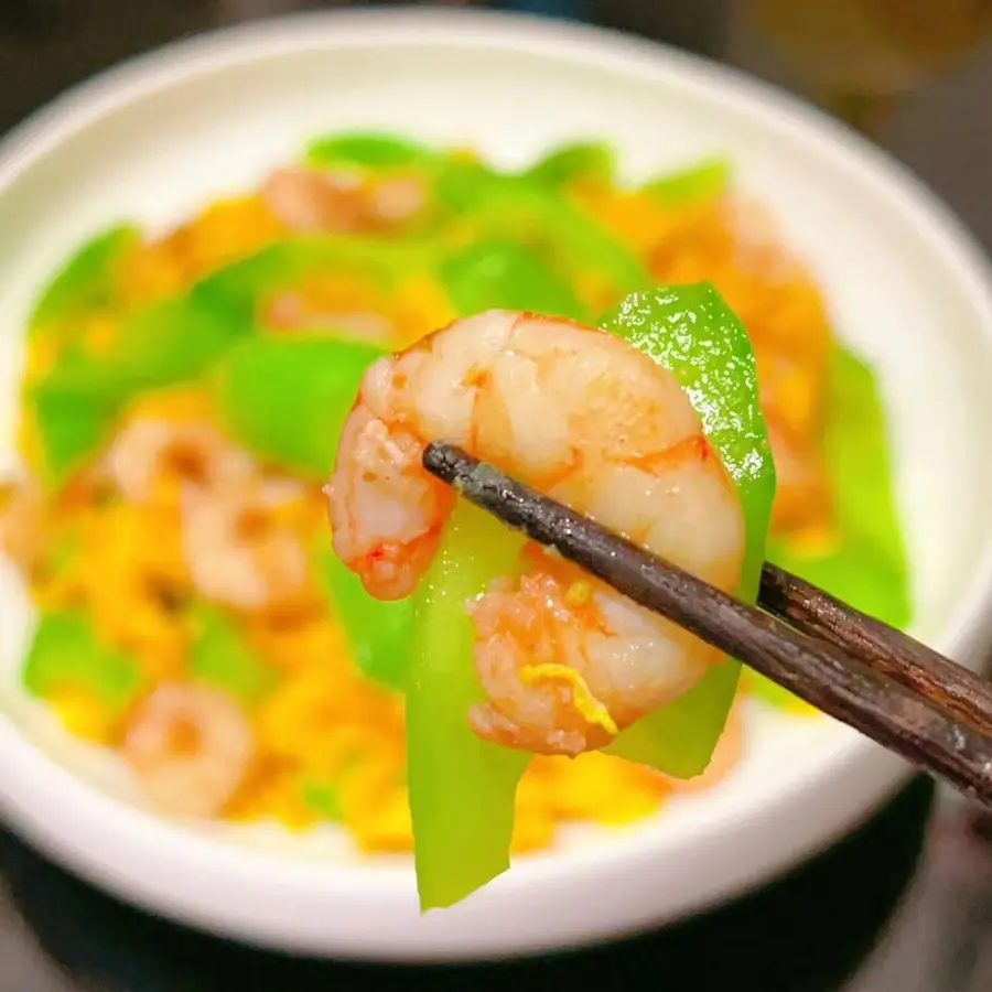 Stir-fried shrimp with  cucumber (cherry blossom shrimp) step 0