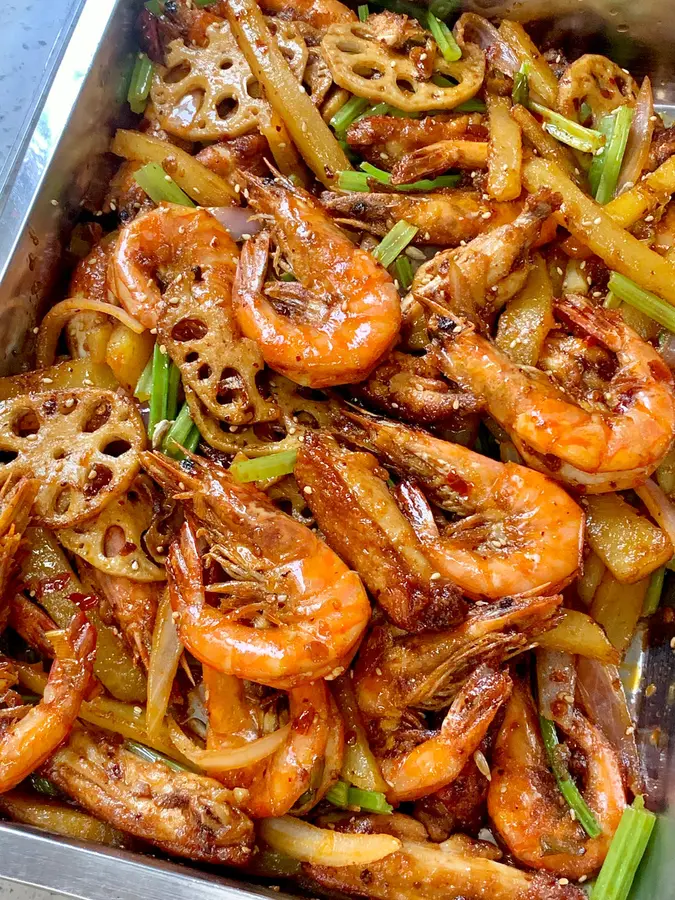 Spicy shrimp  with chicken wings in a dry pot