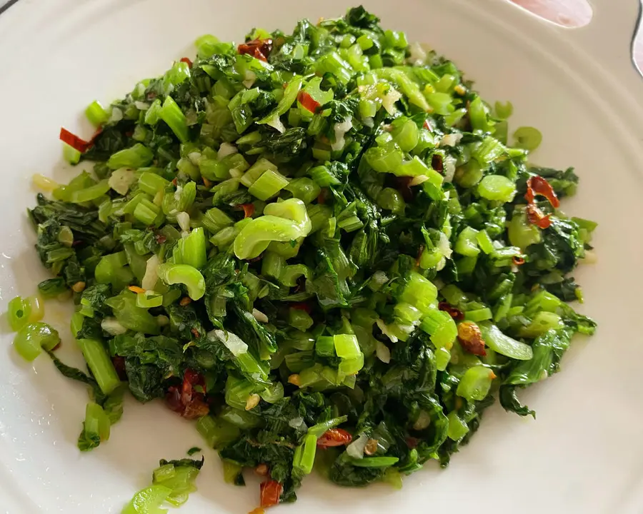 It doesn't look good, but it will let you show off a bowl of rice in minutes! - Home-style stir-fried greens/chong (four tones) dish step 0