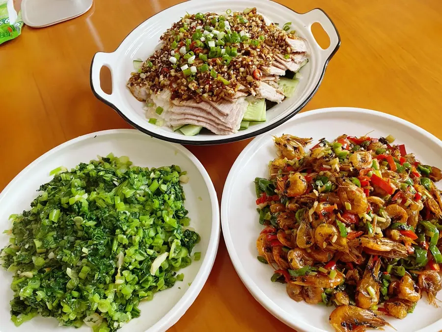 It doesn't look good, but it will let you show off a bowl of rice in minutes! - Home-style stir-fried greens/chong (four tones) dish step 0