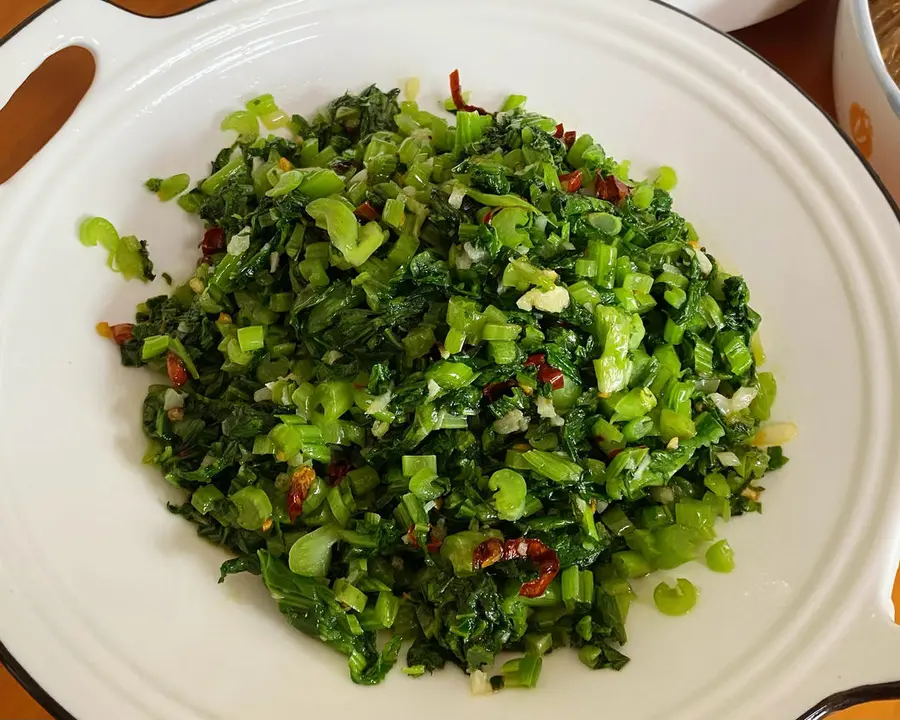 It doesn't look good, but it will let you show off a bowl of rice in minutes! - Home-style stir-fried greens/chong (four tones) dish