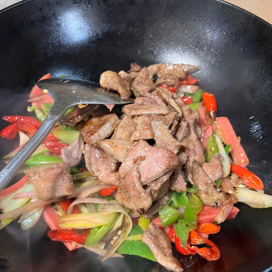 Stir-fried pork liver (home cooking) step 0