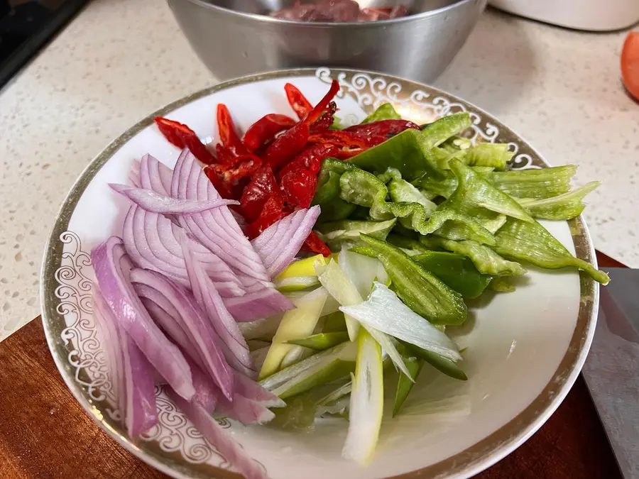 Stir-fried pork liver (home cooking) step 0