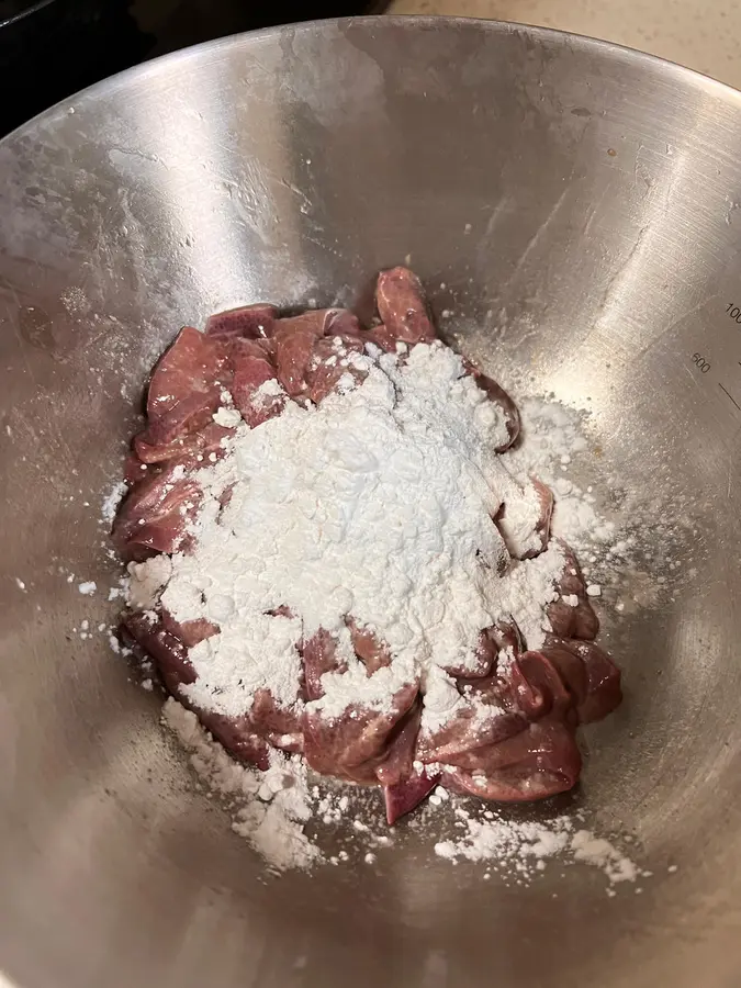 Stir-fried pork liver (home cooking) step 0