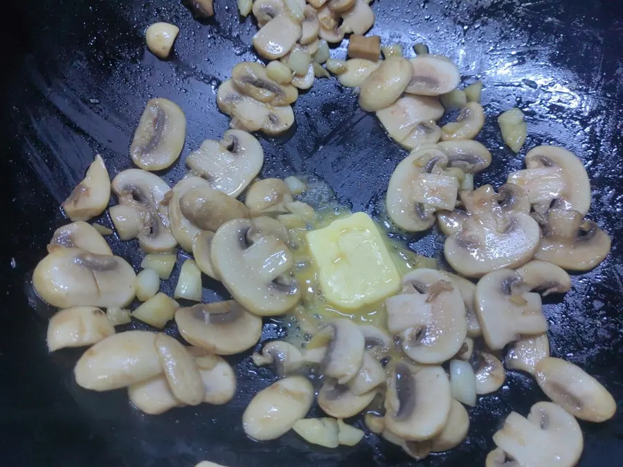 Stir-fried asparagus with mushrooms step 0