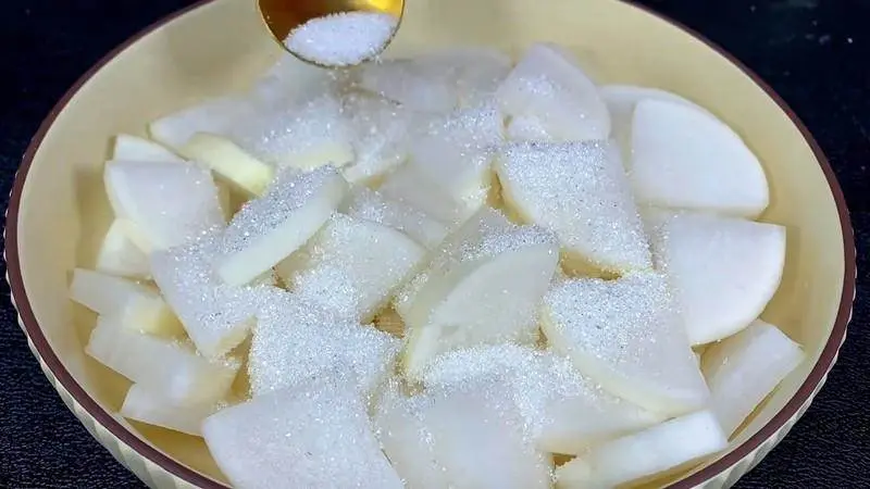 A side dish, crispy and delicious sauce pickled radish, simple to eat! step 0