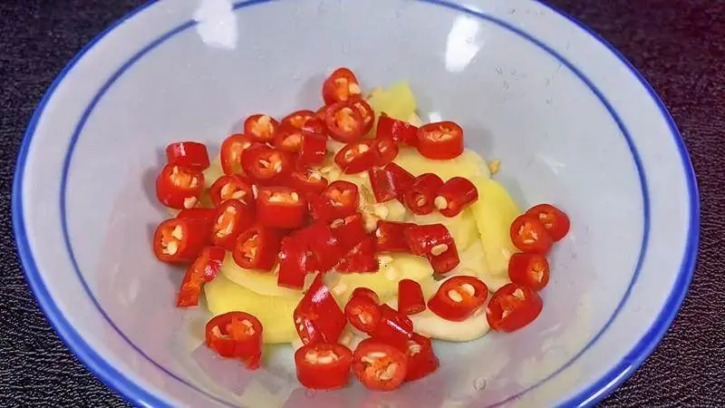 A side dish, crispy and delicious sauce pickled radish, simple to eat! step 0