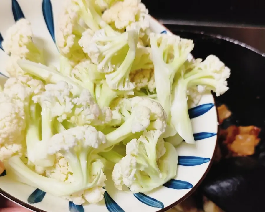 Dry pot cauliflower ~ fried pork belly with cauliflower ~ fried cauliflower with oil residue step 0