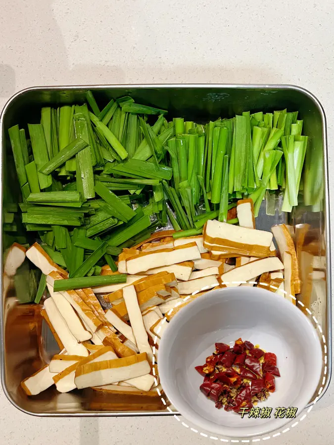 Kuaishou home cooking, fried tofu with leeks step 0