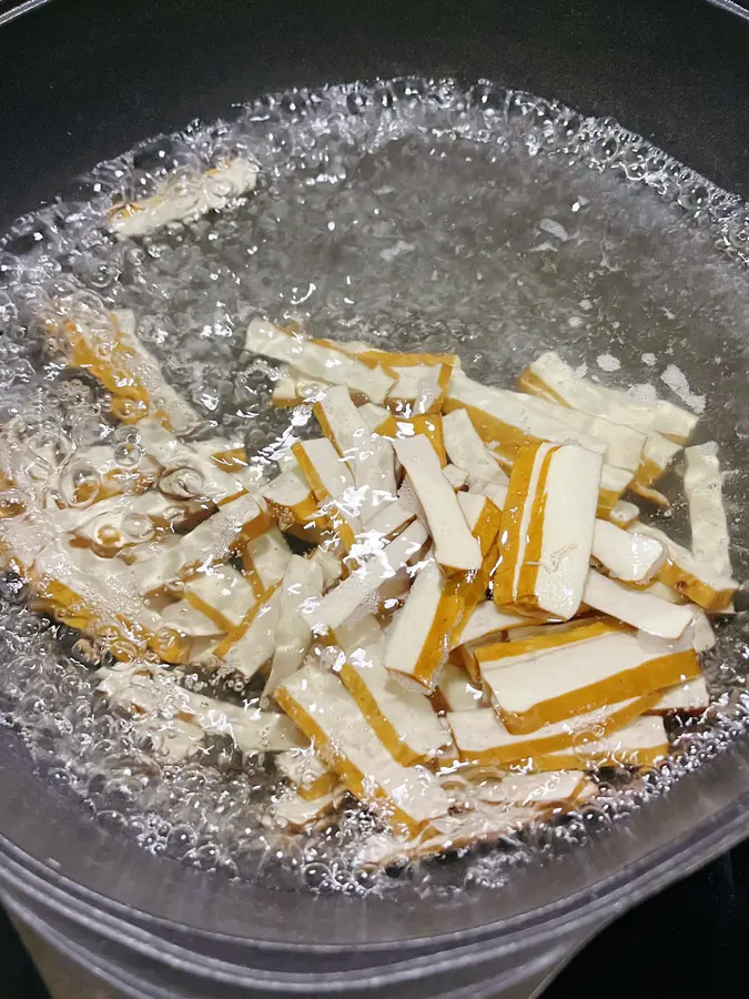 Kuaishou home cooking, fried tofu with leeks step 0