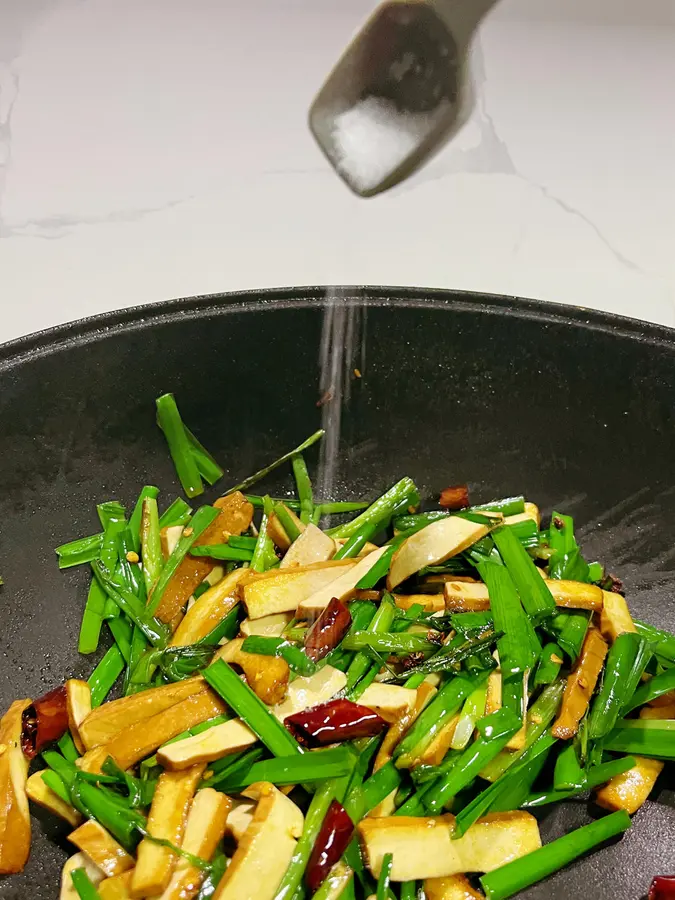 Kuaishou home cooking, fried tofu with leeks step 0