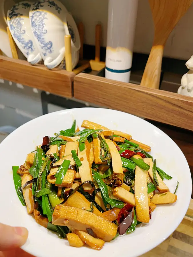 Kuaishou home cooking, fried tofu with leeks step 0