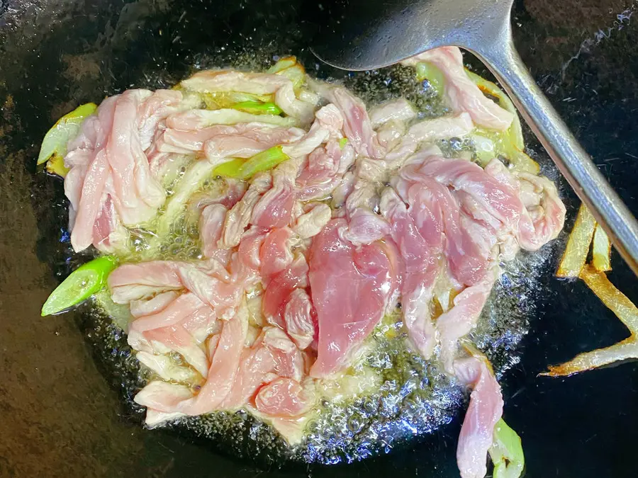 Home-cooked ~ shredded pork and stir-fried garlic step 0