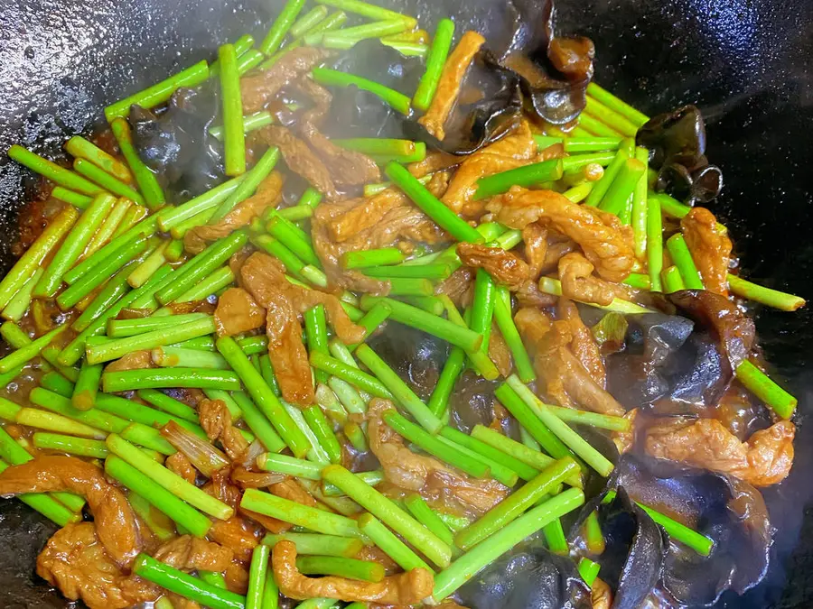 Home-cooked ~ shredded pork and stir-fried garlic step 0