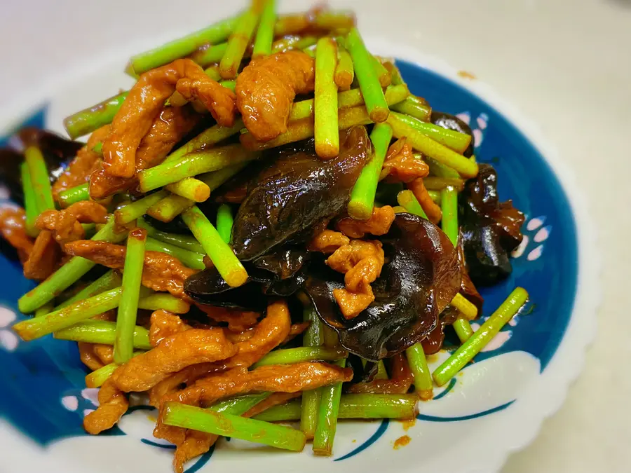 Home-cooked ~ shredded pork and stir-fried garlic