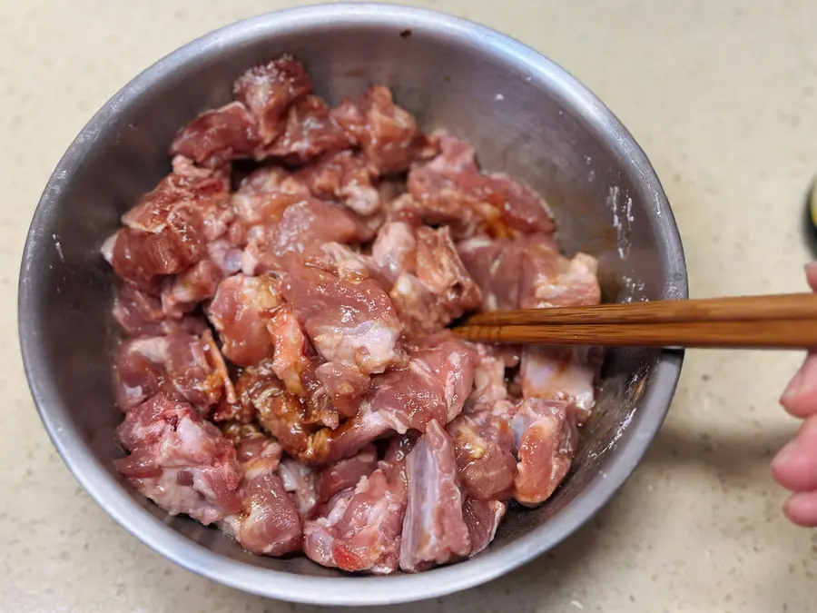 Cordyceps flowers steamed pork ribs, the meat is tender and delicious step 0