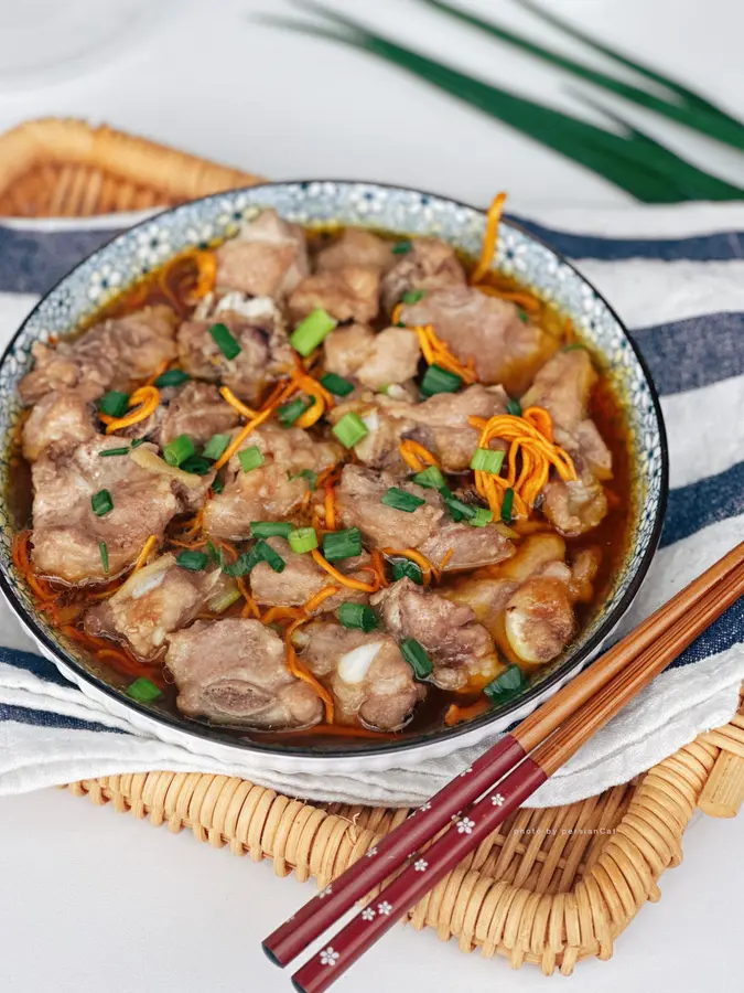 Cordyceps flowers steamed pork ribs, the meat is tender and delicious step 0