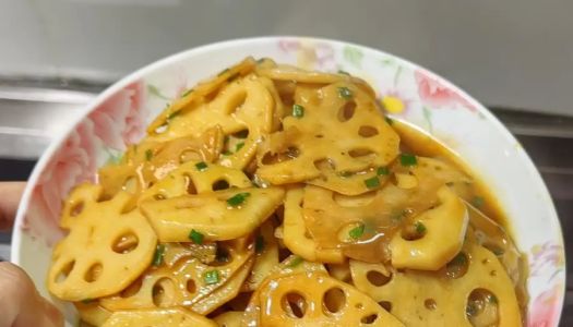 Appetizer home cooking - sweet and sour lotus root slices