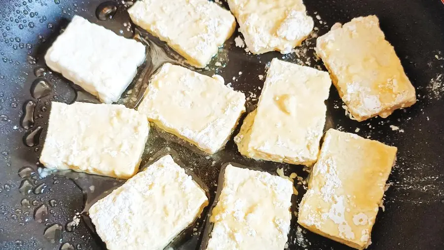 Tofu with tomato sauce step 0