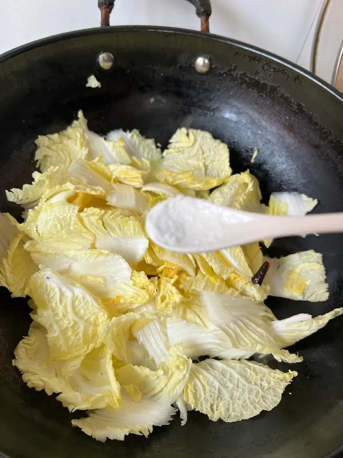 Vinegared cabbage slices step 0