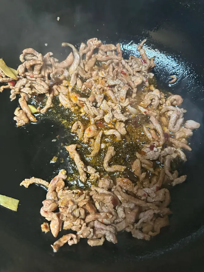 Home-cooked â†’ stir-fried shredded pork with celery step 0