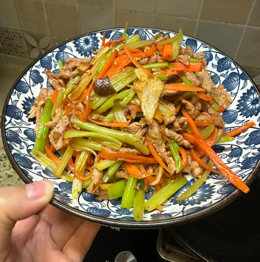 Home-cooked → stir-fried shredded pork with celery