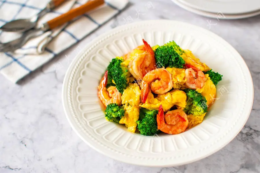 Healthy and delicious! Happy fat loss home cooking|Scrambled eggs with broccoli and shrimp step 0