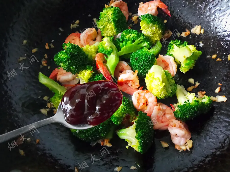 Healthy and delicious! Happy fat loss home cooking|Scrambled eggs with broccoli and shrimp step 0