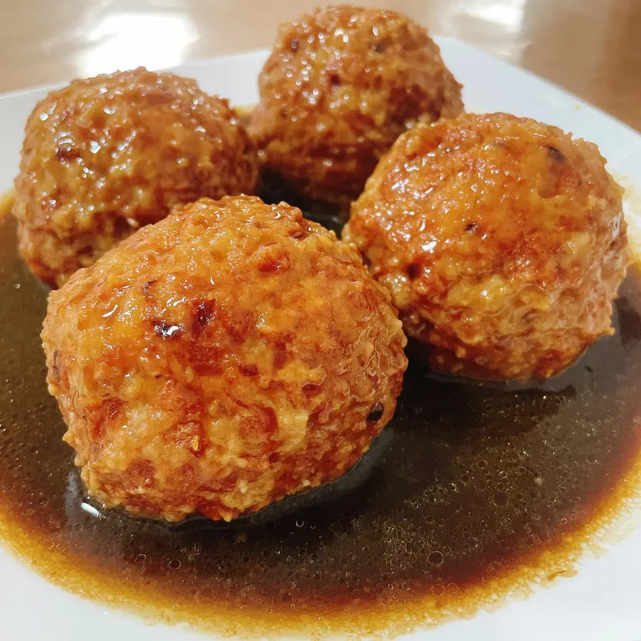 Four happy balls with braised lion's head step 0